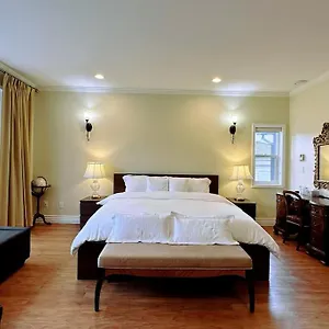 Super Cosy 8bed & 6bath In Heart Near To Airport Villa