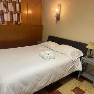 Cozy Guest Close To Downtown Sights & Subway Station Homestay