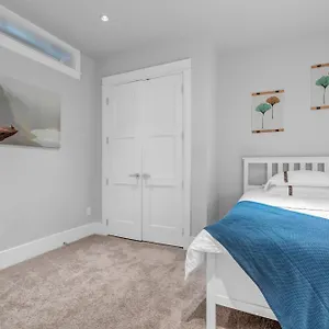 West Cozy Retreat By Host Launch Vancouver