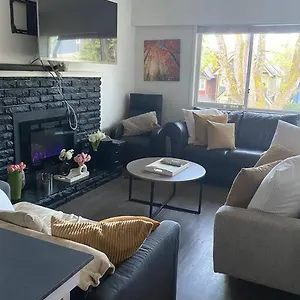 4 Bedroom Upper Level Kits Holiday home