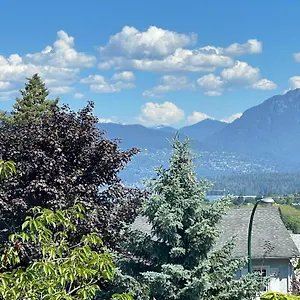 Cozy Guest Near Ubc, Downtown And Beaches Homestay